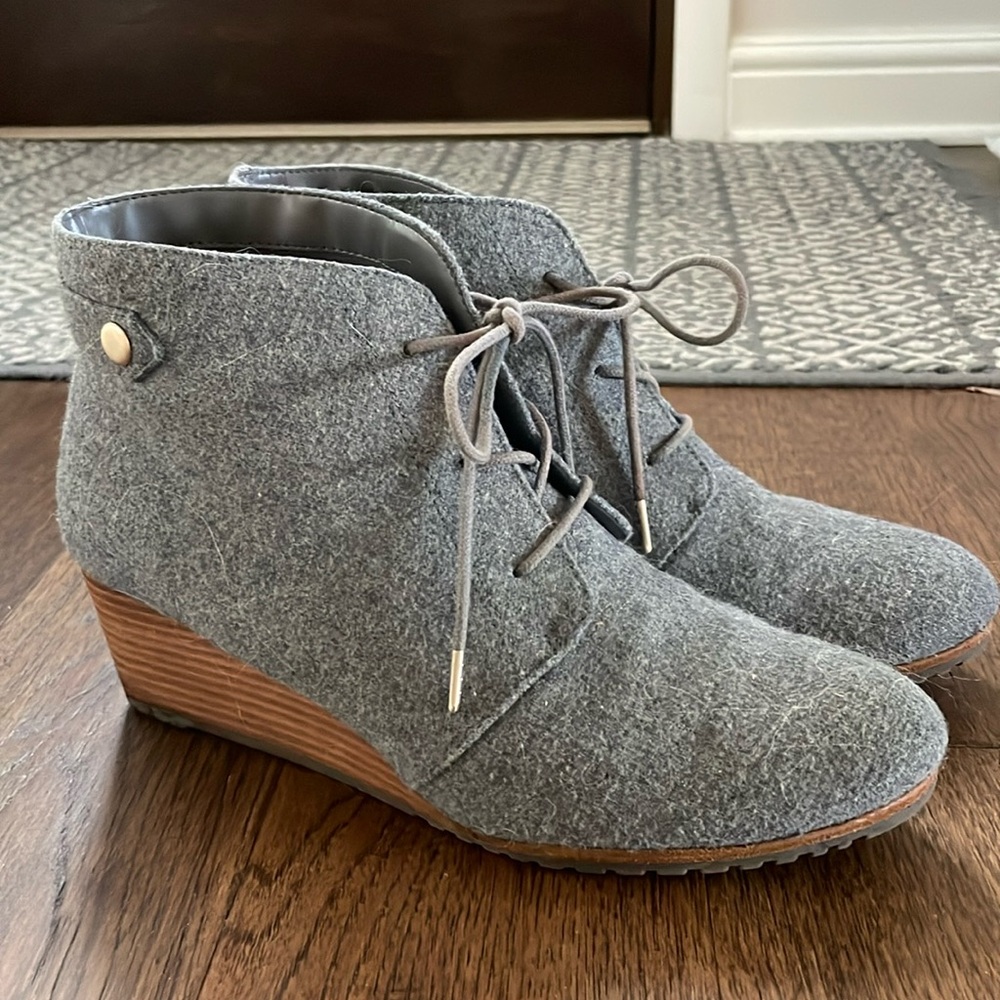 Dr. Scholl’s wedge booties